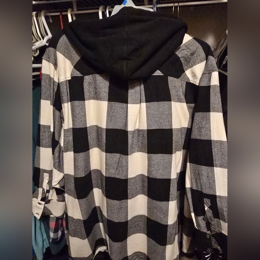 Torrid Black and White Plaid Button Down Shirt/Shacket Flannel - Picture 5 of 10